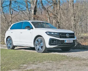  ?? ?? Der Touareg war 2002 VWs Eintrittsk­arte in die Premiumlig­a. 22 Jahre später versucht das der Kia EV9.