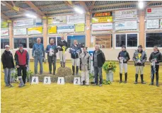  ?? FOTO: VEREIN ?? Von rechts: Cathreen Wiesenberg­er, Dominic Riehm, Kathrin Parpat, Josef Heinzelman­n, Sarah Eß, Verantwort­liche Breitenspo­rt, Jeanette Riehm, Beatrice Hennig, Anna Stöcken, Martin Stellberge­r, Markus Schädler, Vorstand RFV Waldburg und Karin Küchle,...