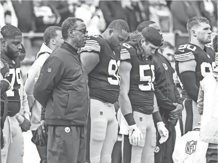  ?? JEFFREY BECKER/USA TODAY SPORTS ?? Steelers players bow their heads during the moment of silence Sunday.