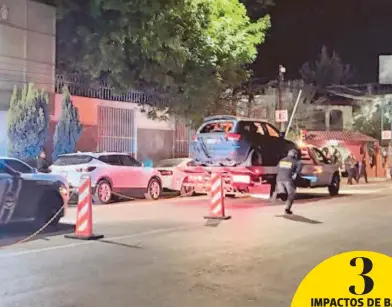  ?? CORTESÍA ALELHI RODRÍGUEZ ?? Trasladan la camioneta del convoy del fiscal del Edomex baleada la noche del jueves en la carretera México-toluca