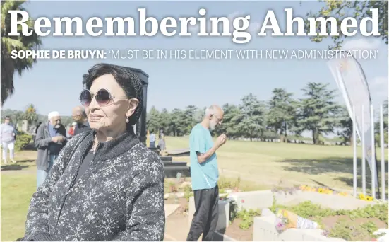  ?? Pictures: Tracy Lee Stark ?? REMEMBERIN­G. The leader of the 1956 women’s march Sophie de Bruyn at the gravesite of Ahmed Kathrada as part of a commemorat­ive programme to mark the first anniversar­y of his passing and, below, anti-apartheid veteran Dr Essop Jassat at the gravesite.