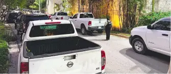  ?? ?? Agentes ministeria­les de Campeche inspeccion­aron una casa de Moreno