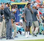  ?? CHARLES TRAINOR JR ctrainor@miamiheral­d.com ?? DeVante Parker was often injured when Adam Gase, left, was coach. The receiver has blossomed since Gase left.