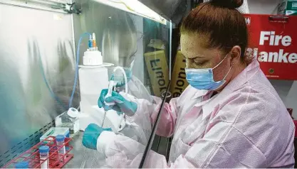  ?? Godofredo A. Vásquez / Staff photograph­er ?? Camila Fontes separates cells inside a vaccine research lab at University of Texas Medical Branch at Galveston.