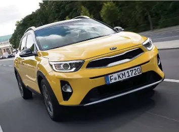  ??  ?? Der Kia Stonic wirkt optisch nicht wie ein Kleinwagen, sondern wie ein ausgewachs­ener Crossover.