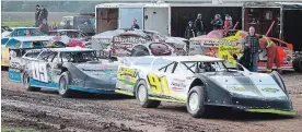  ?? BERND FRANKE THE ST. CATHARINES STANDARD ?? Chad Homan, No. 91, shown waiting for the green light, is the New Humberston­e Speedway Late Model points champion for the second year in a row.