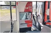  ??  ?? Erstmals bietet die Rheinbahn einen Ticketauto­mat in einem Bus.