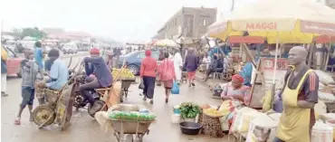  ??  ?? The roadside section where most traders have relocated to