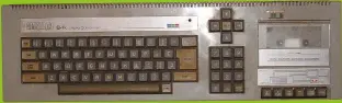  ?? ?? » A prototype model of the Amstrad CPC 464 contained in a distinctiv­e grey case. Credit: CPCLER, cpcwiki.eu.