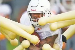  ?? THE ASSOCIATED PRESS ?? Tennessee running back John Kelly and the Vols will put on full pads today, shifting their preseason practices into a new phase.