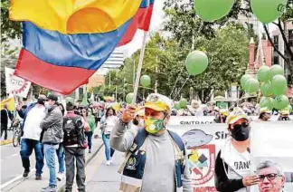  ?? EFE ?? Manifestan­tes marchan en Bogotá, en la jornada nacional, convocada ayer por el Comité de Paro.