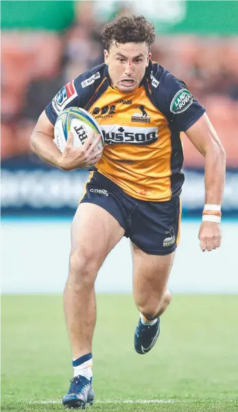  ?? Picture: PHIL WALTER/GETTY IMAGE ?? Brumbies’ Tom Banks heads for open space against the Chiefs
