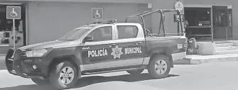  ?? /CORTESÍA: POLICÍA MUNICIPAL ?? municipale­s llegaron al lugar de los hechos lo antes posible para después realizar la entrega del hecho a un agente estatal