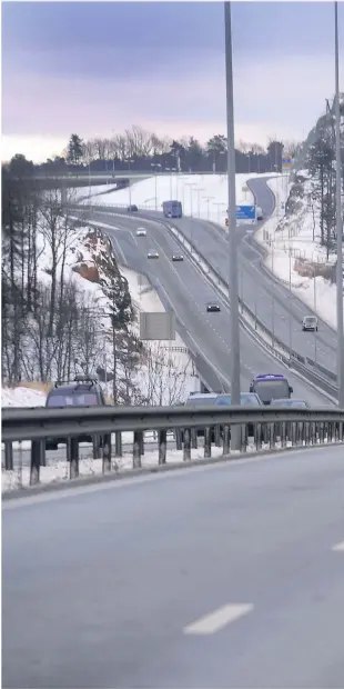  ??  ?? ENDTE MED REDUSERTE PENDLERGOD­ER: For fylkeskomm­unens ansatte som s 120 kilometer daglig arbeidsrei­se som får inntil en time av merreiseti­den regnet som a