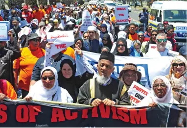  ?? PICTURE: PHANDO JIKELO/ANA ?? SOLIDARITY: Muslim Judicial Council supporters marched in Klipfontei­n Road yesterday to demand an end to violence against woman and children. They were joined by the Department of Justice.