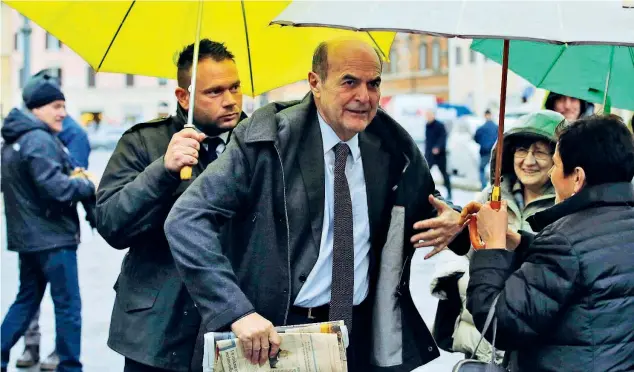  ?? (LaPresse) ?? L’ex segretario Pier Luigi Bersani, ex leader del Pd, nella tarda mattinata di ieri mentre lascia la Camera dei deputati dopo il secondo scrutinio