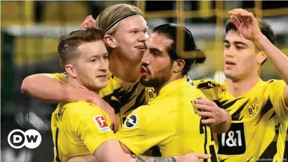  ??  ?? Borussia Dortmund's players celebrate their winner