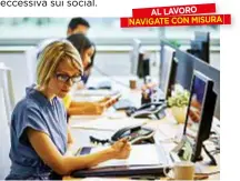  ??  ?? AL LAVORO Passare troppo tempo su internetme­ntre si è al lavoro può essere causa di licenziame­nto.