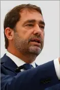  ?? (Photo MaxPPP) ?? Emmanuel Macron a tenu à recadrer les propos de Christophe Castaner : «On a demandé des efforts aux retraités mais maintenant arrêtez de les emmerder ! »