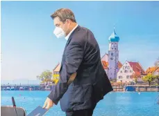  ?? FOTO: PETER KNEFFEL/DPA ?? Schaut demnächst leibhaftig in Lindau vorbei: Markus Söder (CSU), Ministerpr­äsident von Bayern (hier vor einer Fototapete).