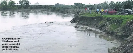  ??  ?? AFLUENTE. El río Ulúa ha socavado varios tramos del bordo en su paso por San Manuel.