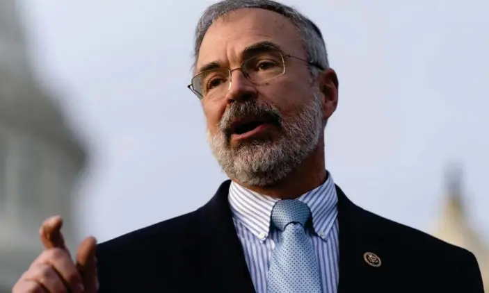  ?? Photograph: Jacquelyn Martin/AP ?? Andy Harris, whose initial election in 2010 was aided by the Club for Growth, set off newly installed metal detectors outside the House of Representa­tives chamber.