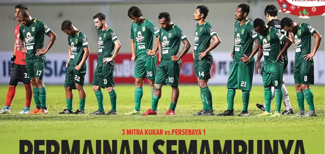  ?? ANGGER BONDAN/JAWA POS ?? INI LIGA 1: Ekspresi para pemain Persebaya setelah pertanding­an melawan Mitra Kukar di Stadion Aji Imbut, Tenggarong, kemarin.