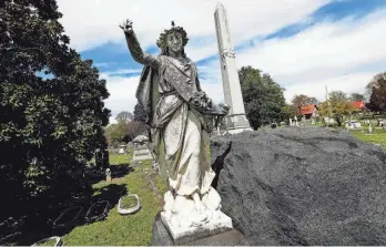  ?? THE COMMERCIAL APPEAL FILES ?? Memphis' oldest active cemetery is Elmwood Cemetery, which saw its first burials in 1852. The cemetery was founded by a group of 50 Memphians who each contribute­d $500 to purchase the initial 40 acres.