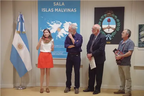  ??  ?? Presentaci­ón de la exposición de Carlos Resano en el Consulado de Argentina en Barcelona..
