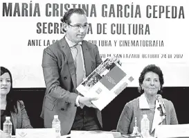  ?? NELLY SALAS ?? Santiago Taboada y la titular de la Secretaría de Cultura.