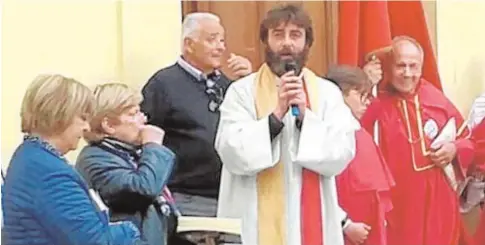  ?? ABC ?? Riccardo Ceccobelli, en la iglesia de San Felice, en Massa Martana, un municipio de Perugia