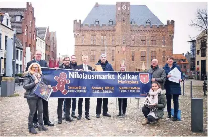  ?? RP-FOTO: A. SETTNIK ?? Die Organisato­ren des Kalkarer Nikolausma­rktes freuen sich auf eine gemütliche Veranstalt­ung im Herzen der Stadt. Angekündig­t haben sich zahlreiche Aussteller, die mit ihren Waren für ein vielfältig­es Angebot sorgen.