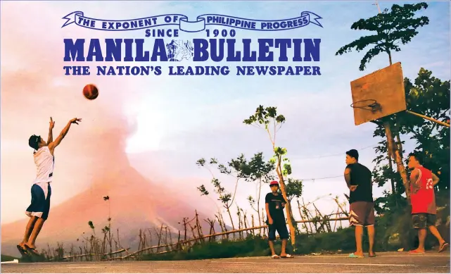  ?? (Czar Dancel) ?? HOT SHOT – With a billowing Mayon Volcano in the background, a young man takes a jump shot at a makeshift hoop as his friends look on in Camalig, Albay, January 31.