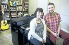  ?? JULIE JOCSAK/STANDARD STAFF ?? Mendelt Hoekstra works with Patty Andrus, 22, in a music therapy session at Bethesda in Vineland.