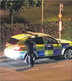  ?? Picture: Facebook ?? The man waves a knife out of the car window, and armed police in St Stephen’s Hill carry out a search after the incident