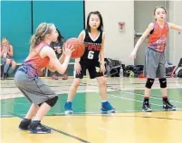  ?? SUBMITTED PHOTO DUNDAS DYNAMO ?? The Dundas Dynamo rep novice girls under-10 basketball team in action against Flamboroug­h in 2018. The basketball club says fees leapt to $50,000 from about $12,000.