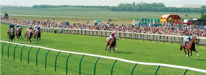  ??  ?? SPECTACULA­R. Frankel produced one of the greatest performanc­es ever over the Newmarket Rowley Mile when he won the 2000 Guineas and on Saturday Smart Call will be looking to put up a good effort when she contests the Group 1 Kingdom Of Bahrain Sun...