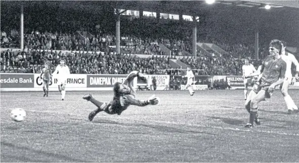  ?? ?? EARLY STRIKE: John Hewitt scores against Dinamo Tirana after just 10 minutes – but it was the only goal seen during the two-leg tie.