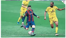  ??  ?? (4) Messi se ubicó junto a Suárez como goleador de La Liga.