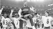  ?? PHIL SANDLIN/ASSOCIATED PRESS ?? No male cheerleade­rs in ’85: The Bears, including (from left) Willie Gault, Steve McMichael, coach Mike Ditka, William Perry and Maury Buford, win the Super Bowl.