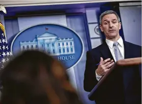  ?? Andrew Harrer / Bloomberg ?? El director interino del Servicio de Ciudadanía e Inmigració­n de Estados Unidos, Ken Cuccinelli, habla durante una conferenci­a de prensa que ofreció en la Casa Blanca el lunes 12 de agosto de 2019, en Washington D.C. para anunciar las nuevas medidas del gobierno.