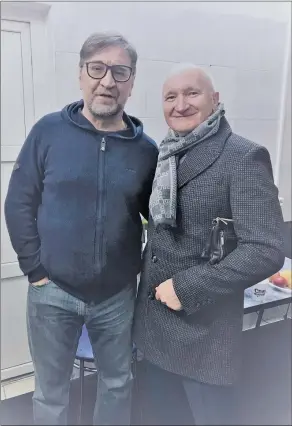  ??  ?? Юрий Шевчук и Владимир Бортновски­й после концерта в Гомеле