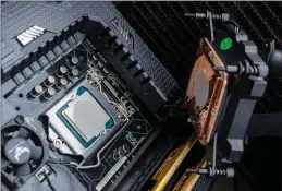  ??  ?? Removing the CPU cooler from the processor.