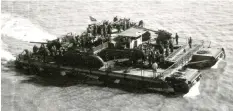  ??  ?? ■ An excellent view of a heavy flak Siebel Ferry in the English Channel.