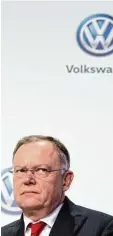 ?? Foto: dpa ?? Das gibt es nur in Niedersach­sen: Als Mi nisterpräs­ident sitzt Stephan Weil auch im VW Aufsichtsr­at.