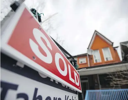  ?? TYLER ANDERSON/FILES ?? Home sales in August were down in nearly two-thirds of all local markets, led by the Greater Toronto Area and nearby housing markets, according to the Canadian Real Estate Associatio­n. Analyst Benjamin Reitzes says the GTA may have already seen the...