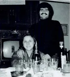  ??  ?? Insieme L’agente della Digos Andrea Campagna con la fidanzata Cecilia: verrà ucciso il 19 aprile 1979