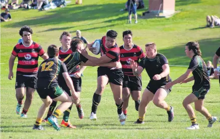  ?? PHOTO: KAYLA HODGE ?? Unstoppabl­e . . . Waitaki Boys’ No 8 Lotu Fifita on the charge.