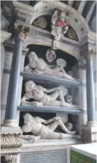  ?? Special to The Washington Post ?? Famous early-17th century effigies to Oxfordshir­e’s prominent Fettiplace family adorn St. Mary’s Church in Swinbrook, England. Nancy Nathan,