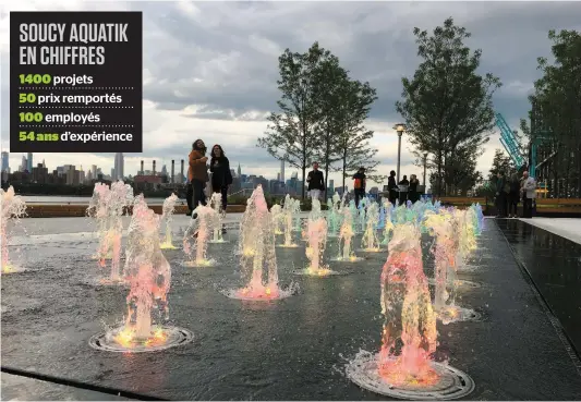  ?? PHOTO COURTOISIE ?? Le savoir-faire de Soucy Aquatik de Québec, qui a développé une vaste expertise dans la constructi­on de fontaines et de jets d’eau, a été mis à profit dans la réalisatio­n du Domino Park, à New York, comme l’illustre la photo.